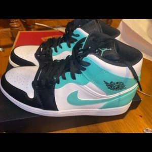 Nike Jordan 1s Mid Tropical twist color way